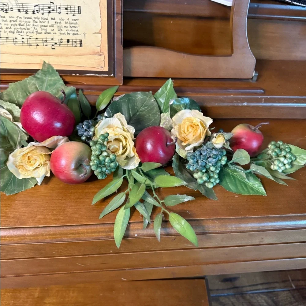 1992 Vintage Floral and Fruit Table Centerpiece